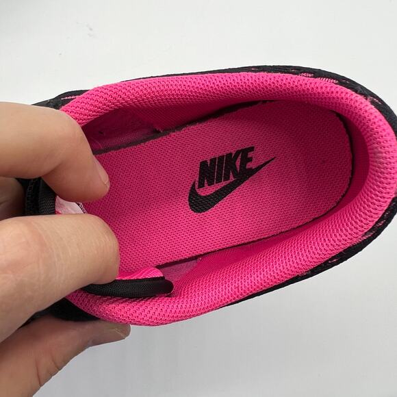 Nike Women's Athletic Shoes Size 6 US Black Pink - Picture 4 of 15